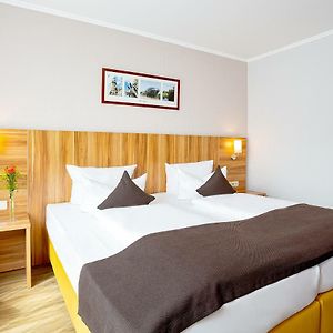 Zimmer mit Kingsize-Bett